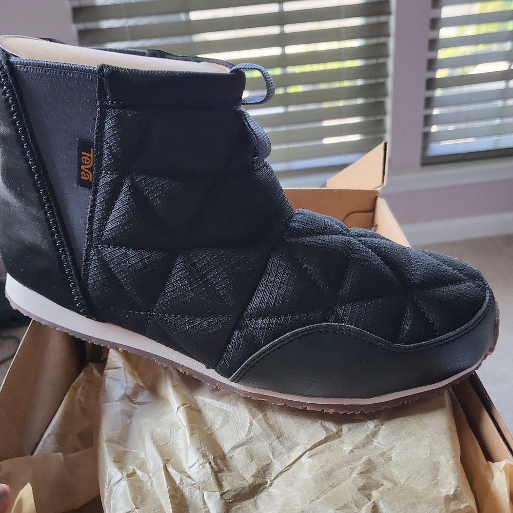 Teva Youth Boots NWT